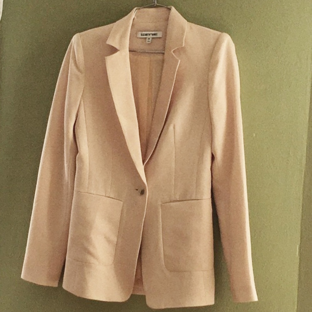 Elizabeth and James blush colored blazer size 00